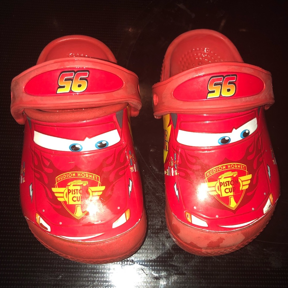 Toddler lighting McQueen crocs